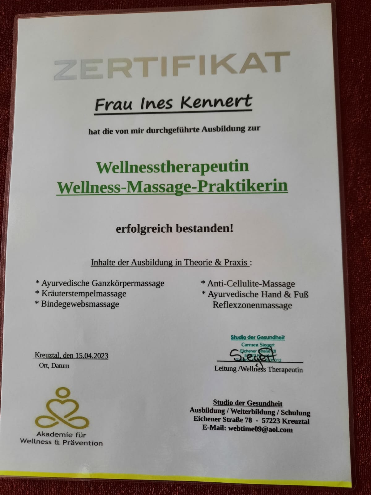 Zertifikat Wellnesstherapeutin und Wellness-Massage-Praktikerin Ines Kennert